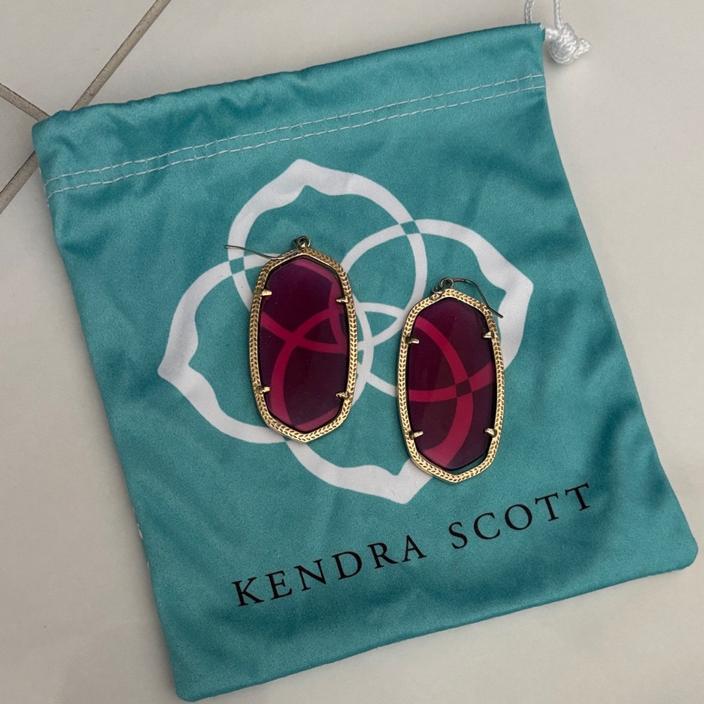 Kendra Scott Elle earrings in deep pink/red in gold